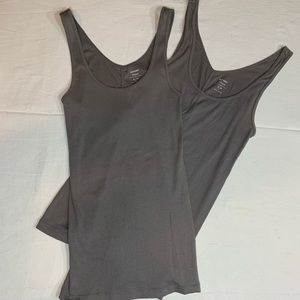 Set of 2 tank tops